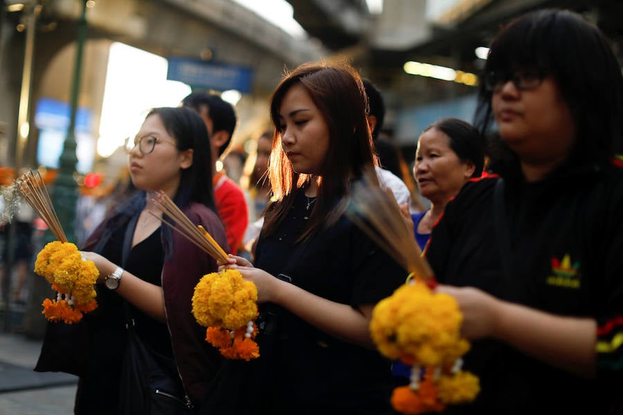 Fotos de la arraigada tradición budista en Bangkok