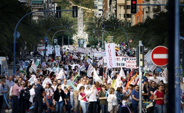 Manifestación organizada el 19 de mayo en Alicante por las asociaciones de padres contrarias al decreto plurilingüe. 