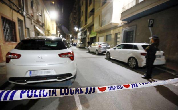 La Policía, en el lugar del suceso en Elda.