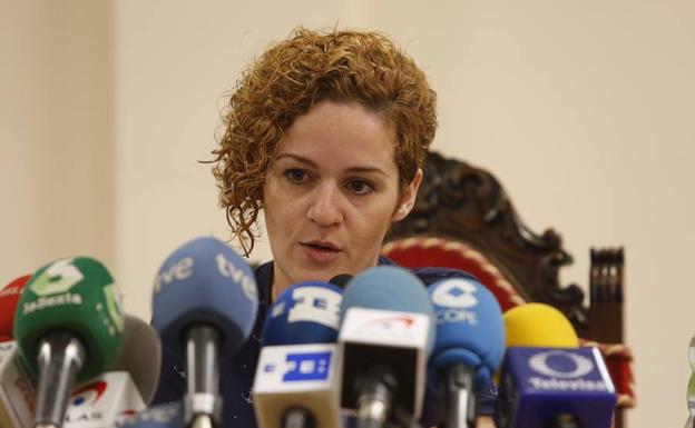 Raquel Garrido, hermana de Pilar Garrido, en rueda de prensa. 