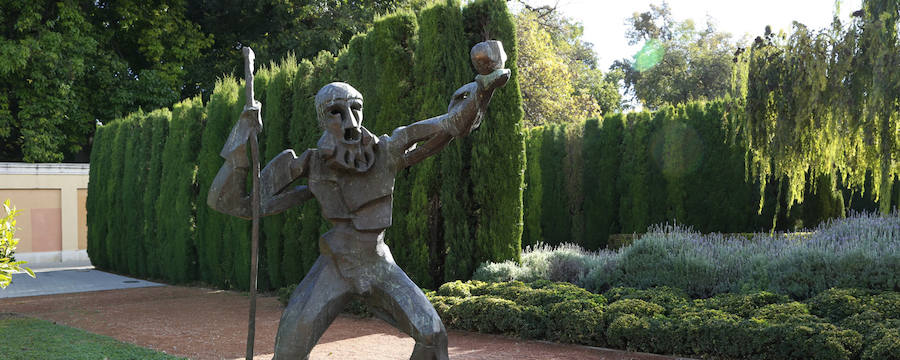 Estatua de Hércules en el Jardín de las Hespérides. 