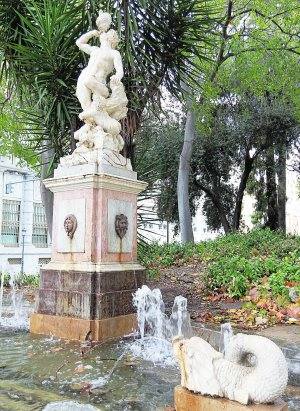 Fuente de Neptuno en los Jardines de Pontons. 