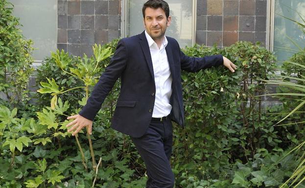 Arturo Valls sorprende con una impactante foto en la playa