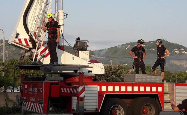 Operarios listos para realizar la prueba de vértigo.