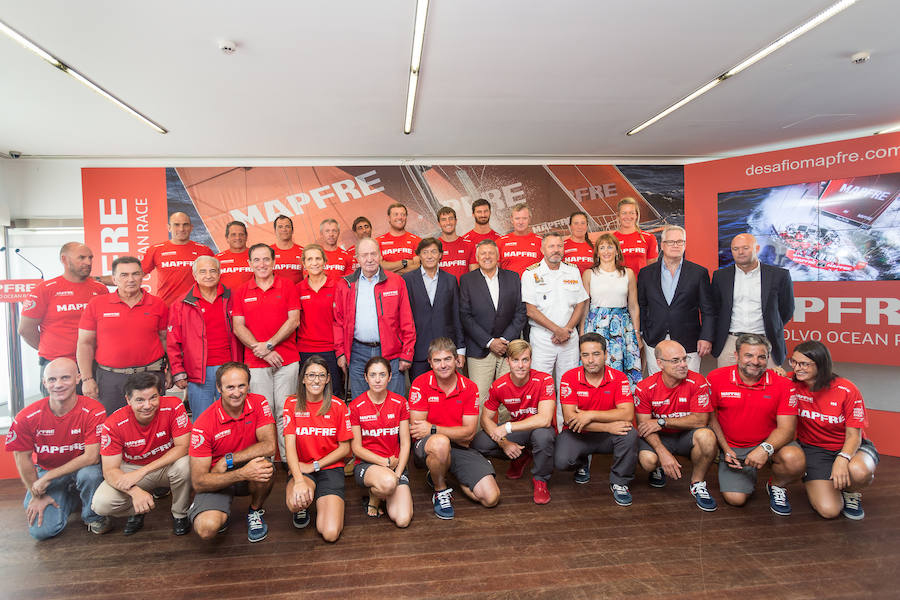 Las instalaciones del Real Club Náutico de Sanxenxo han acogido la presentación del equipo español que competirá en la regata oceánica más importante del mundo