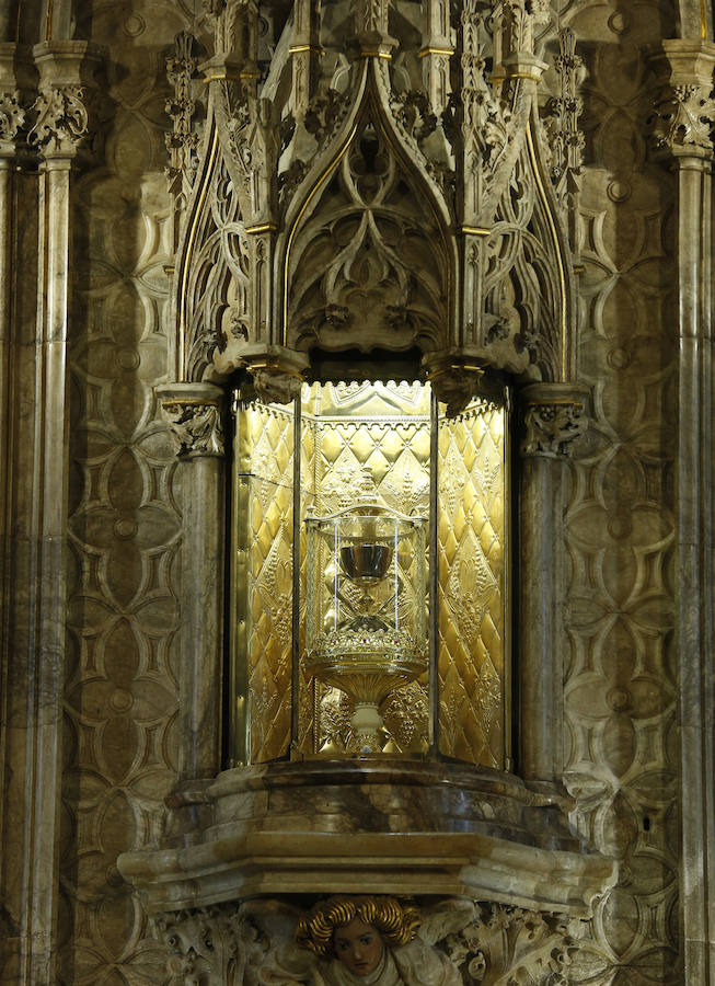 Fotos de la nueva iluminación de la Capilla del Santo Cáliz