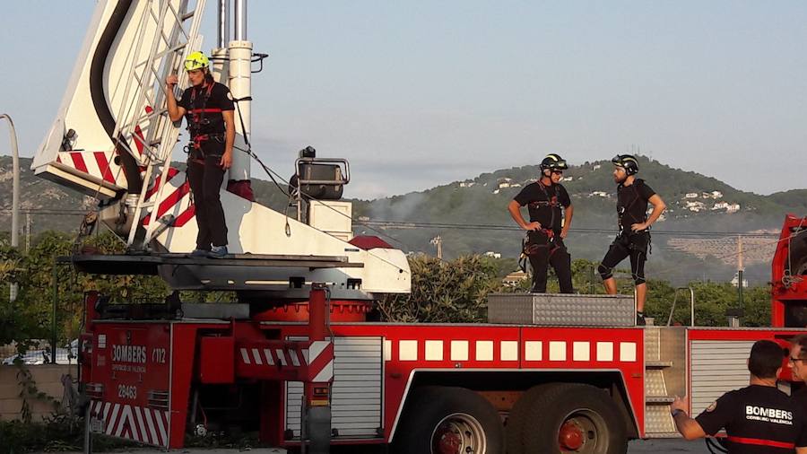 Fotos de las pruebas de vértigo y claustrofobia de los Bomberos de Valencia