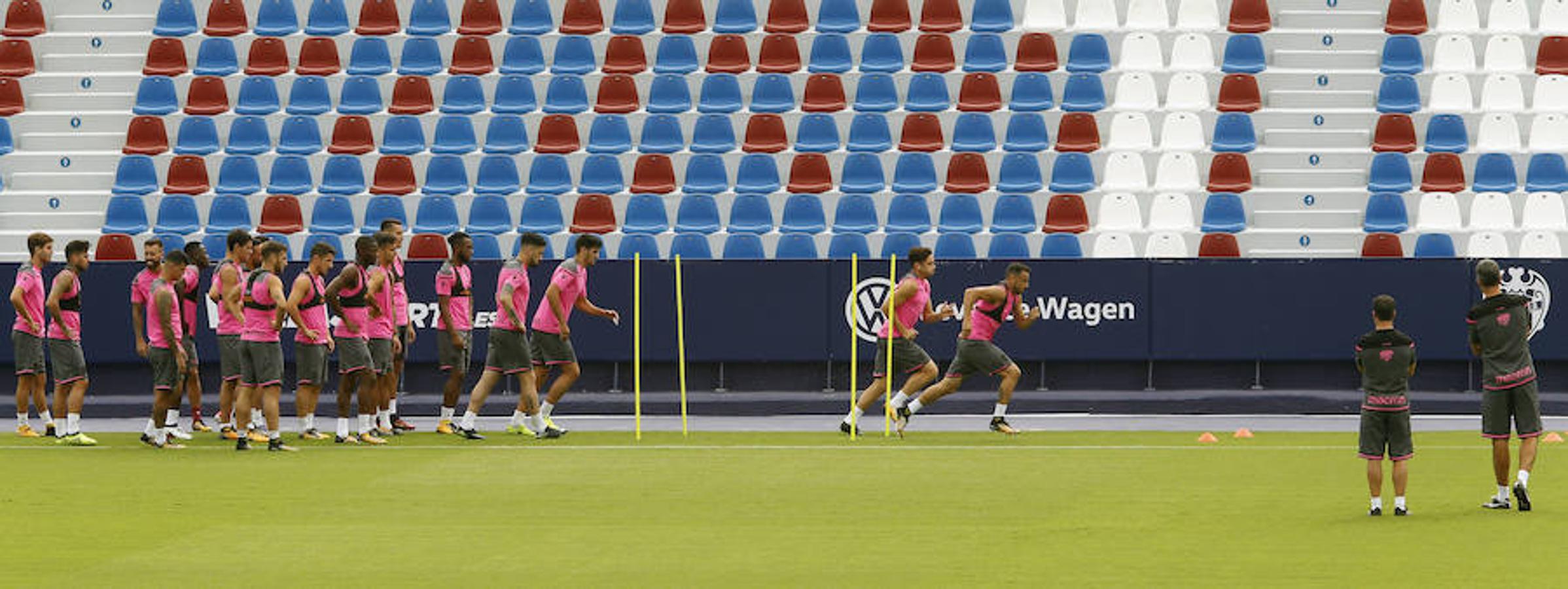 Fotos del entrenamiento del Levante UD