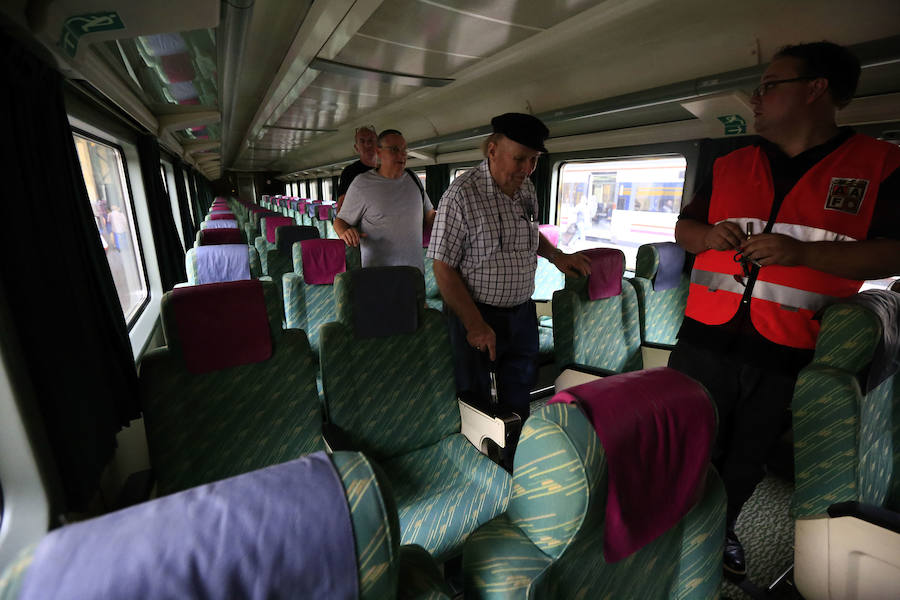 Fotos del tren histórico de Renfe en la Estación del Norte