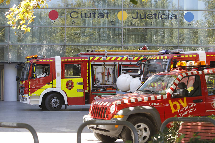 Fotos del incendio de la Ciudad de la Justicia