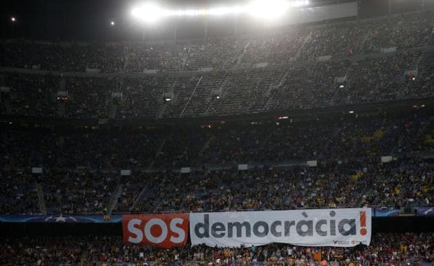Pancarta independentista en el Camp Nou. 