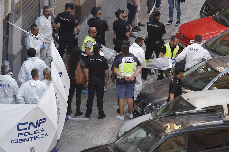 Los hechos están relacionados con el hallazgo de un cadáver en una maleta este madrugada