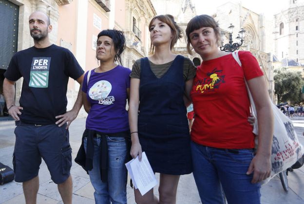 Fotos del acto de la CUP en la Plaza de la Virgen