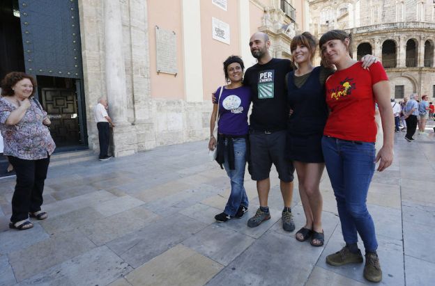 Fotos del acto de la CUP en la Plaza de la Virgen