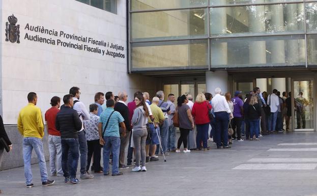 Colas en la reapertura de la Ciudad de la Justicia de Valencia. 