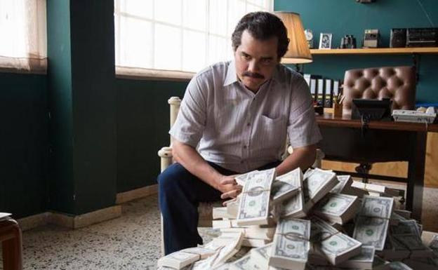 El hermano de Pablo Escobar advierte a Netflix de que debería contratar sicarios por seguridad