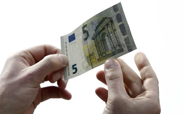 Dos detenidos en Mutxamel con una cantidad «considerable» de billetes de cinco euros falsificados