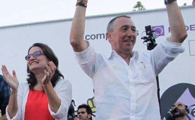 Fotos de un acto de la campaña de Compromís con Mónica Oltra y Joan Baldovi. 