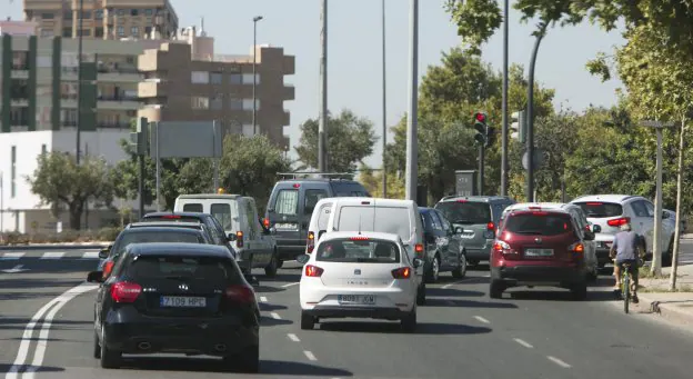 Vehículos en la entrada sur de Alboraya, donde suelen producirse atascos. 