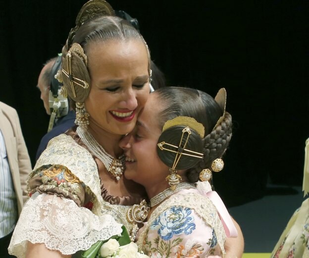 Mireia Bazaga y Lola Palanca, de Doctor Olóriz, celebrando el doblete. 