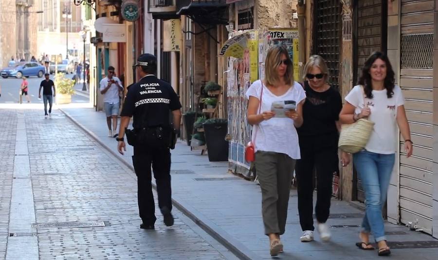 La Policía ejerce una labor fundamental para el turista.