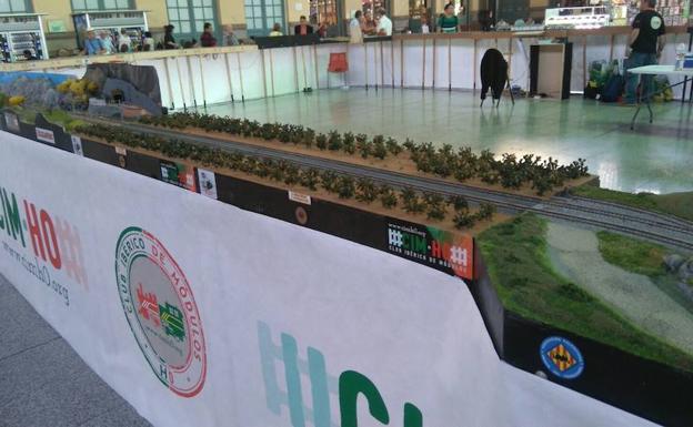Imagen principal - Los trenes en miniatura llegan a Valencia