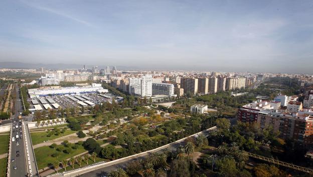  Edén. Panorámica del Jardín del Turia, a su paso por el barrio de Campanar, junto al término de Mislata. 