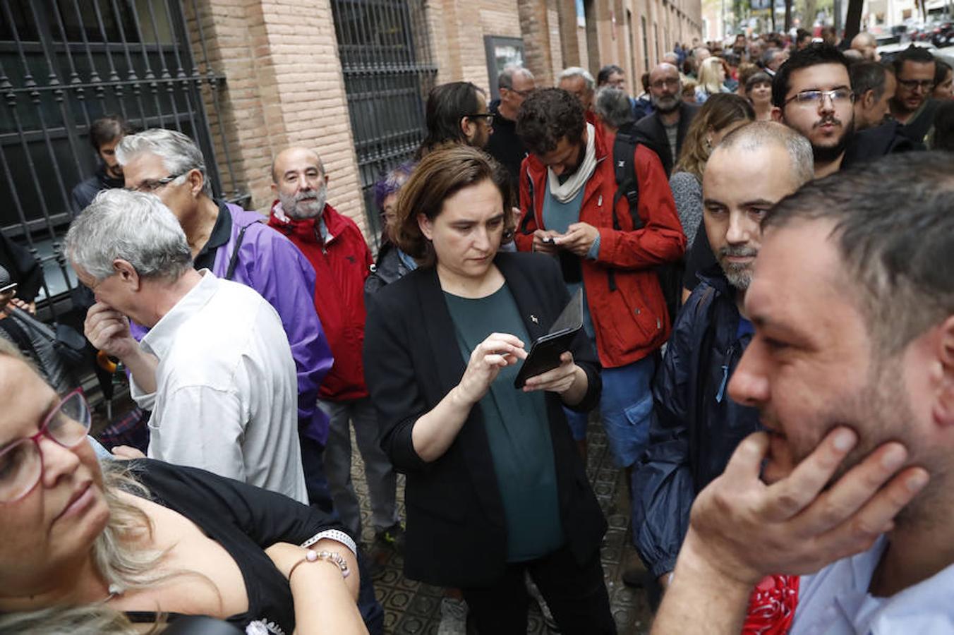 En varios puntos de Cataluña se han vivido momentos de tensión, entre manifestantes y agentes de policía, durante el referéndum soberanista