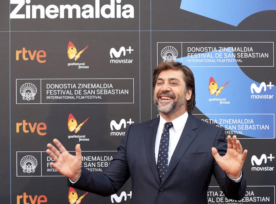 Los actores Penélope Cruz y Javier Bardem presentan en el Festival de cine de San Sebastían Loving Pablo, junto al director Fernando León de Aranoa.