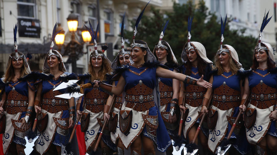 Como cada año, el 9 d'Octubre se realiza el desfile de Moros y Cristianos por el centro de la ciudad.