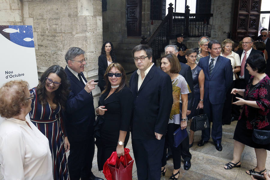 Fotos de autoridades y empresarios en el Palau de la Generalitat tras el acto institucional del 9 d&#039;Octubre