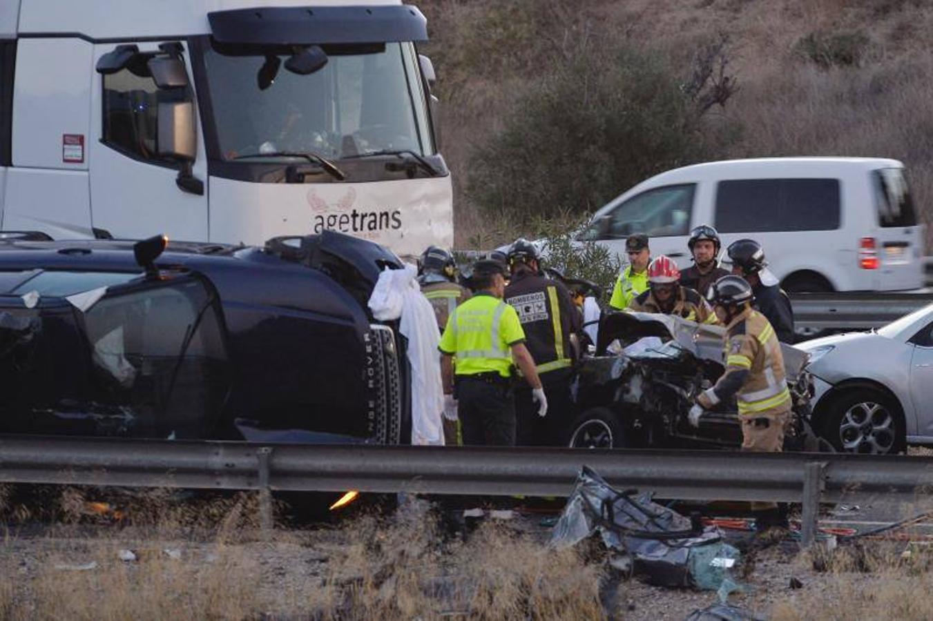 Fotos del accidente mortal en la A-7 en Murcia, donde han fallecido 5 personas