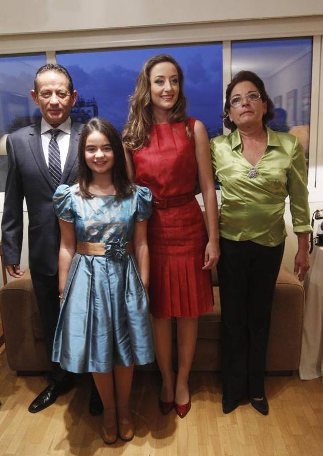 Rocío Gil, de la falla Plaza de la Merced, y Daniela Gómez de los Ángeles, de la falla Santa María Micaela-Martí l'Humà, han sido nombradas esta tarde falleras mayores de Valencia 2018.