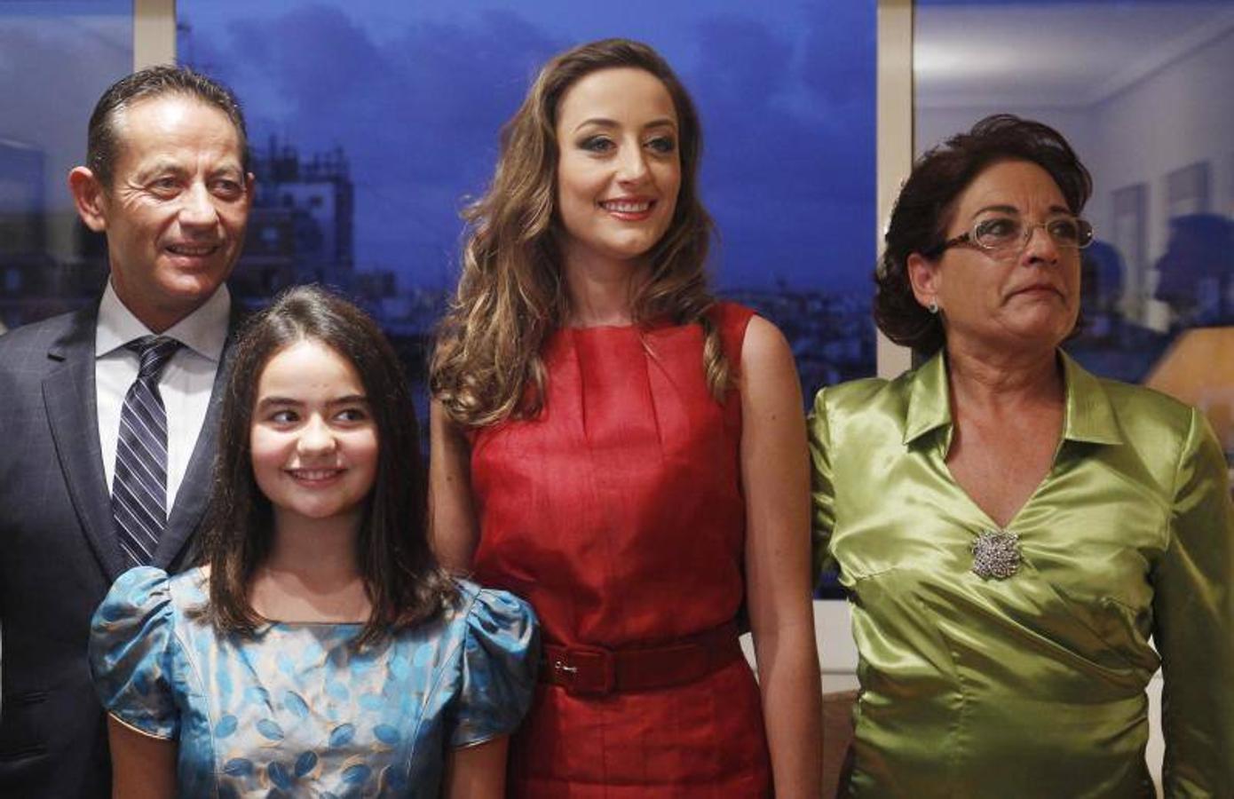 Rocío Gil, de la falla Plaza de la Merced, y Daniela Gómez de los Ángeles, de la falla Santa María Micaela-Martí l'Humà, han sido nombradas esta tarde falleras mayores de Valencia 2018.