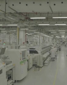 Imagen secundaria 2 - La fábrica de Huawei en Shenzhen donde produce sus smartphones.