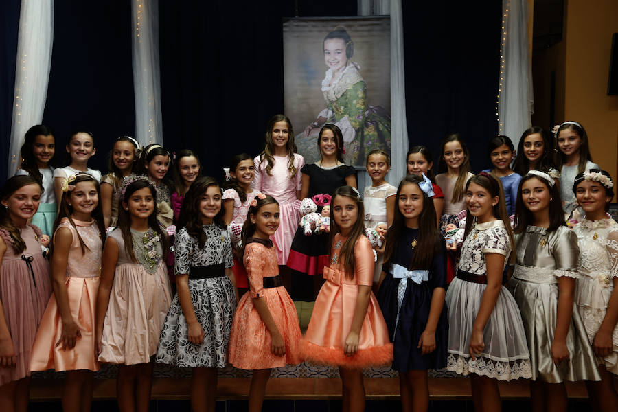Rocío Gil, de la falla Plaza de la Merced, y Daniela Gómez de los Ángeles, de la falla Santa María Micaela-Martí l'Humà, han sido nombradas esta tarde falleras mayores de Valencia 2018.