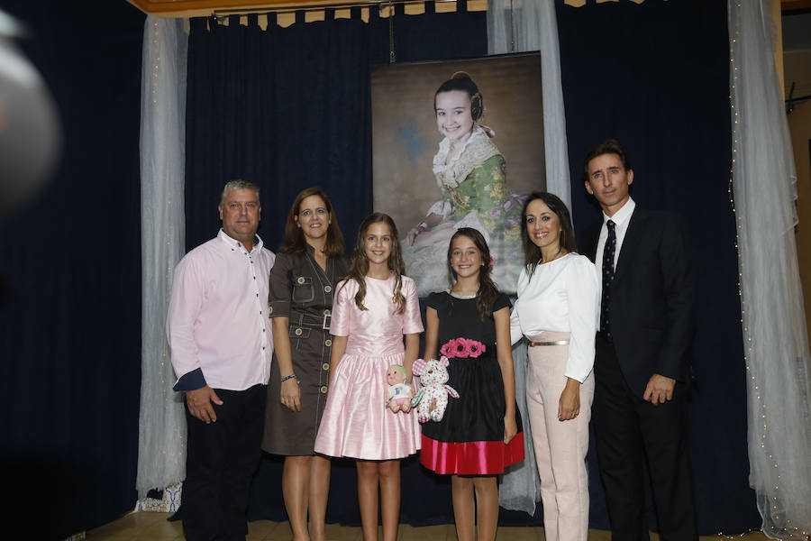 Rocío Gil, de la falla Plaza de la Merced, y Daniela Gómez de los Ángeles, de la falla Santa María Micaela-Martí l'Humà, han sido nombradas esta tarde falleras mayores de Valencia 2018.