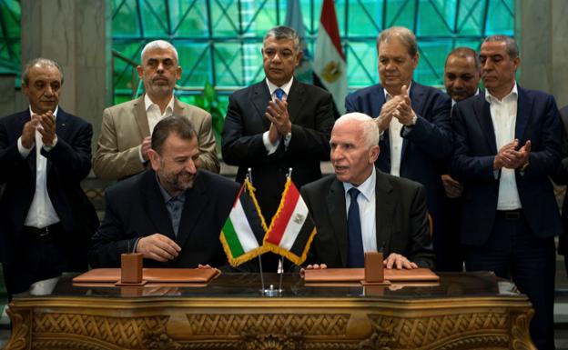 Al Fatah y Hamás firman un acuerdo de reconciliación.