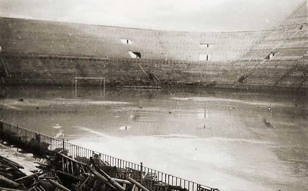 Galería. Mestalla, anegado y con sillas despedazadas.