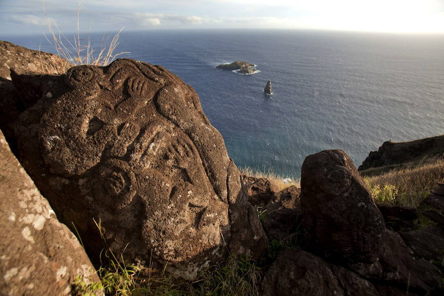 Petroglifos de la villa Orongo, en la Isla de Pascua. 