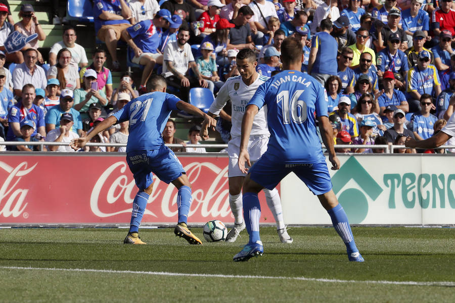 El Real Madrid visita el Coliseum Alfonso Pérez con el objetivo de conseguir una nueva victoria. El cuadro de Zidane suma doce triunfos consecutivos en Liga a domicilio. Una racha que busca frenar el Getafe para conseguir su tercera victoria en su regreso a la máxima categoría.