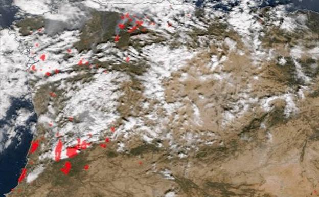 Así se ven los incendios de Galicia desde el espacio