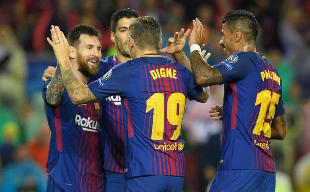 Los futbolistas del Barça celebran uno de los goles. 