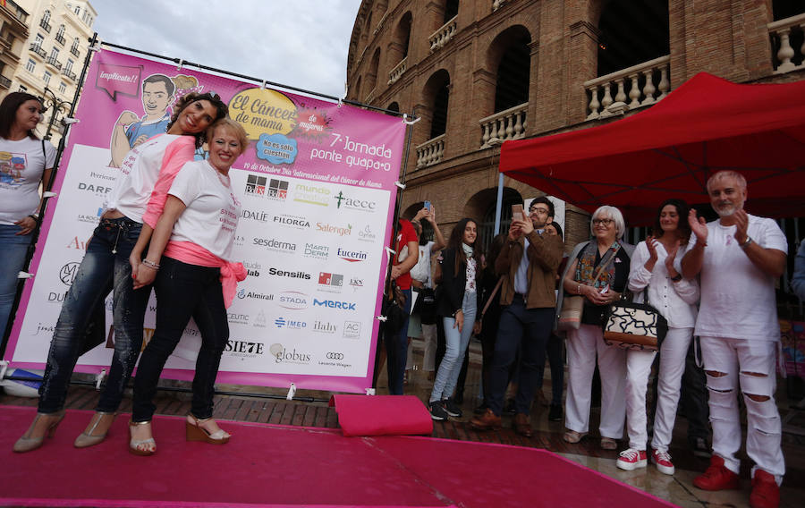 Fotos del desfile &quot;Ponte Guapa&quot; de Valencia con motivo del Día Internacional contra el cáncer de mama