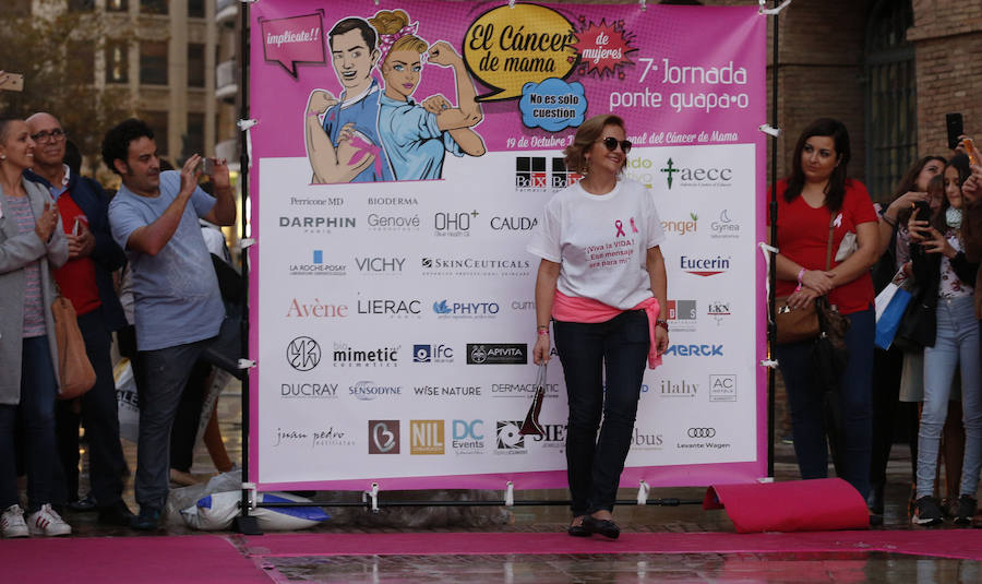 Fotos del desfile &quot;Ponte Guapa&quot; de Valencia con motivo del Día Internacional contra el cáncer de mama