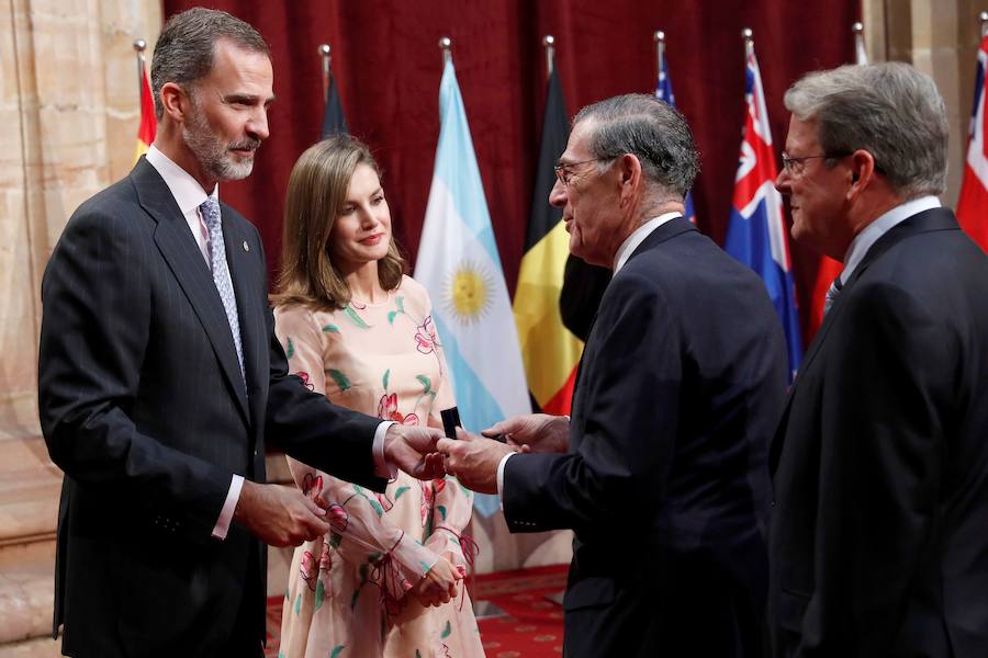 Los reyes Felipe y Letizia atienden a los primeros actos de los Premios Princesa de Asturias 2017, en Oviedo.