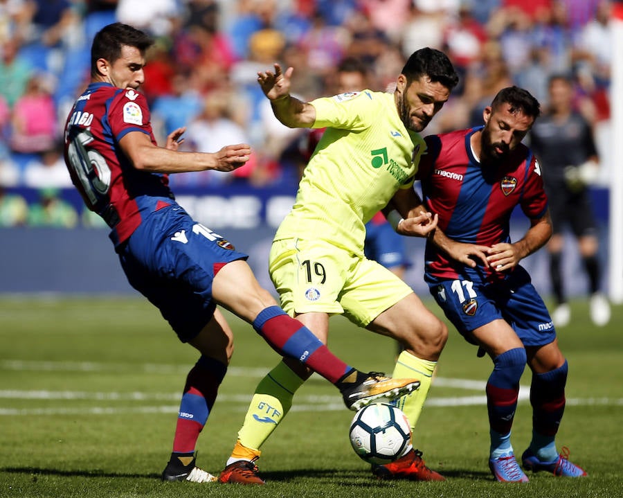 Estas son las imágenes del encuentro entre el Levante UD y el Getafe en el Ciutat de València, correspondiente a la novena jornada de Liga