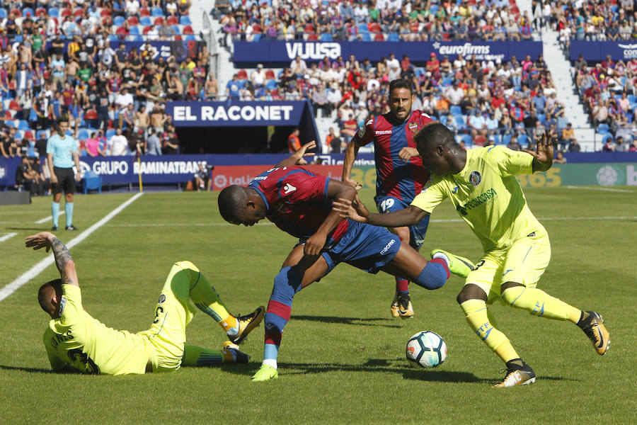 Estas son las imágenes del encuentro entre el Levante UD y el Getafe en el Ciutat de València, correspondiente a la novena jornada de Liga