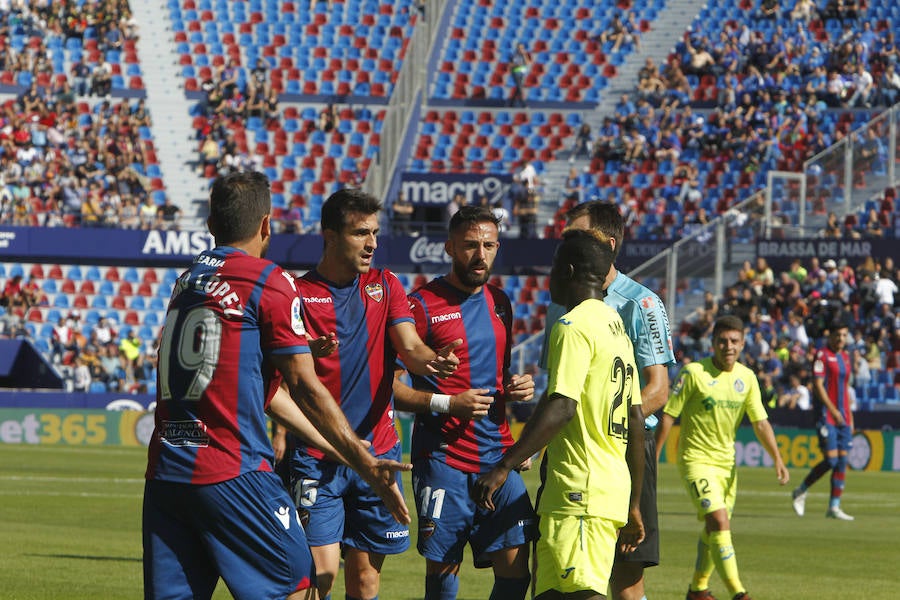 Estas son las imágenes del encuentro entre el Levante UD y el Getafe en el Ciutat de València, correspondiente a la novena jornada de Liga