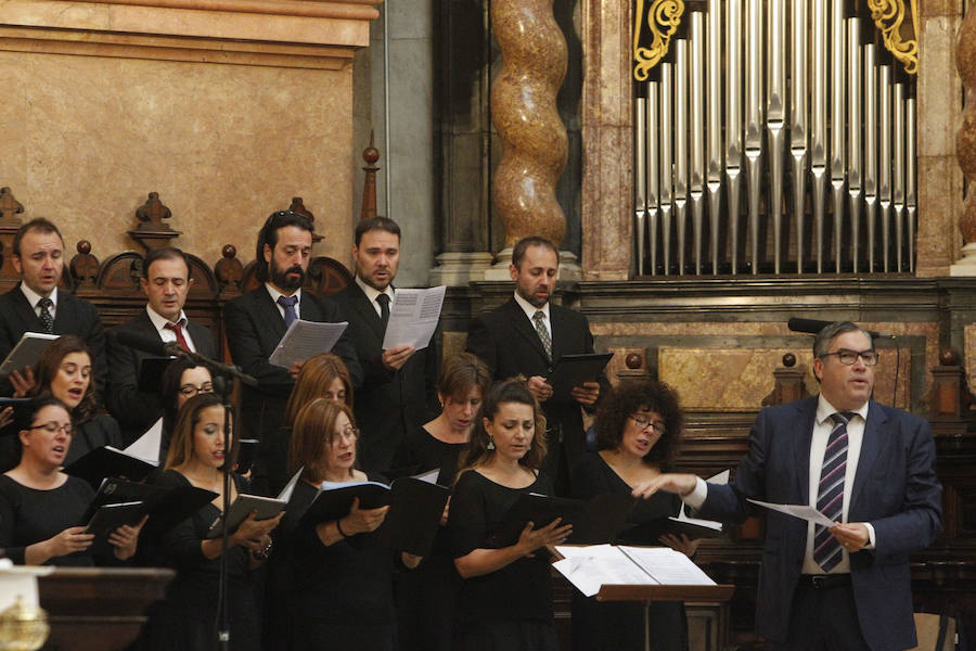 Fotos del acto de Investidura de nuevos Caballeros y Damas de la Orden del Santo Sepulcro en la Catedral de Valencia